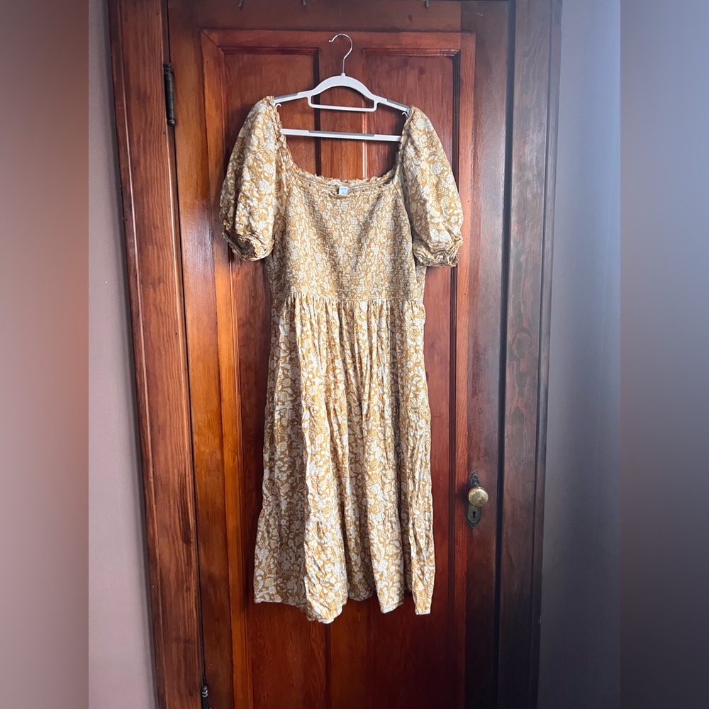 Old navy xl Floral Yellow Dress with smocked bodice and puff sleeves